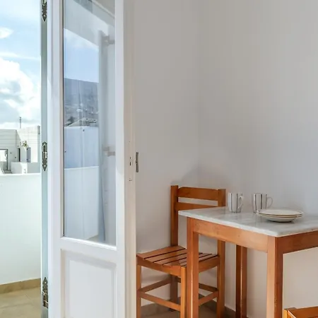 Livadia B 公寓式酒店 3*
