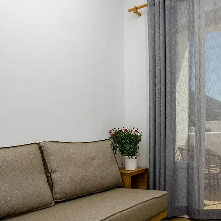 Livadia B 公寓式酒店