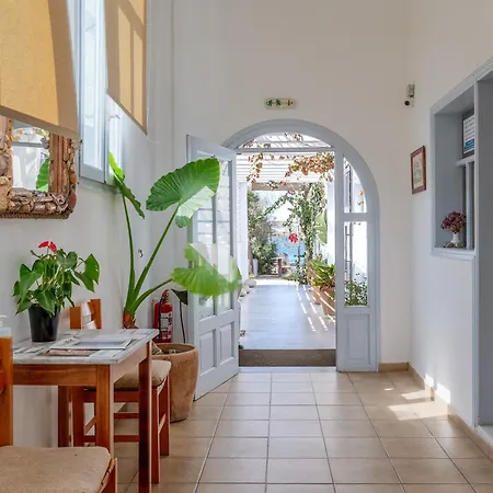 Livadia B 3* Páros